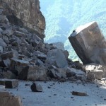 На месте камнепада приступили к расчистке дороги Новости