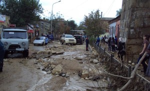 ITAR-TASS: DAGESTAN, RUSSIA. OCTOBER 10, 2012. Aftermath of a mudslide in one of the streets in Derbent. (Photo ITAR-TASS / Main Directorate of Dagestani Branch of the Russian Ministry of Emergency Situations) Ðîññèÿ. Äàãåñòàí. 10 îêòÿáðÿ. Íà ìåñòå ñõîäà ãðÿçåâûõ ïîòîêîâ íà îäíîé èç óëèö Äåðáåíòà. Ôîòî ÈÒÀÐ-ÒÀÑÑ/ ÃÓ Ì×Ñ ïî Ðåñïóáëèêå Äàãåñòàí
