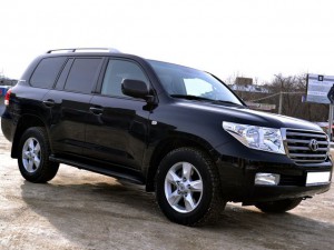 toyota-land-cruiser-200-chernyj_f