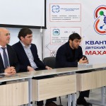 Известные борцы посетили юных ученых Новости