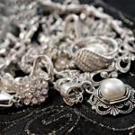 Обокрала знакомую Криминал