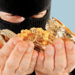 Украл золото и шубу Криминал