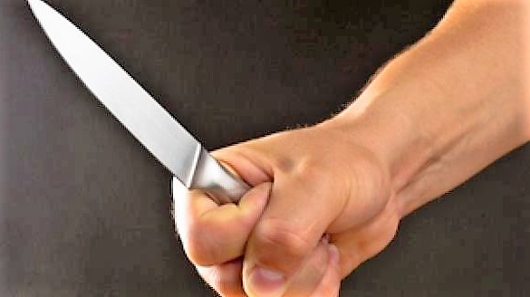 Напал с ножом Криминал