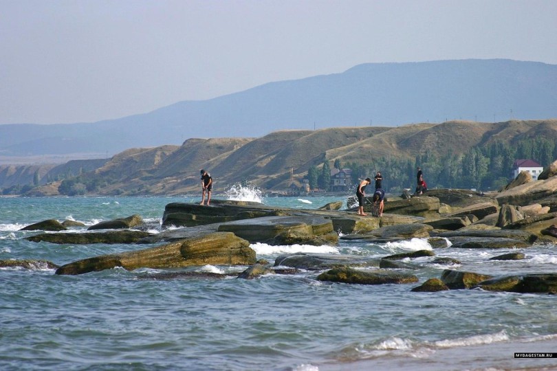 dagestan-people-beach-caspian-sea-north-caucasus