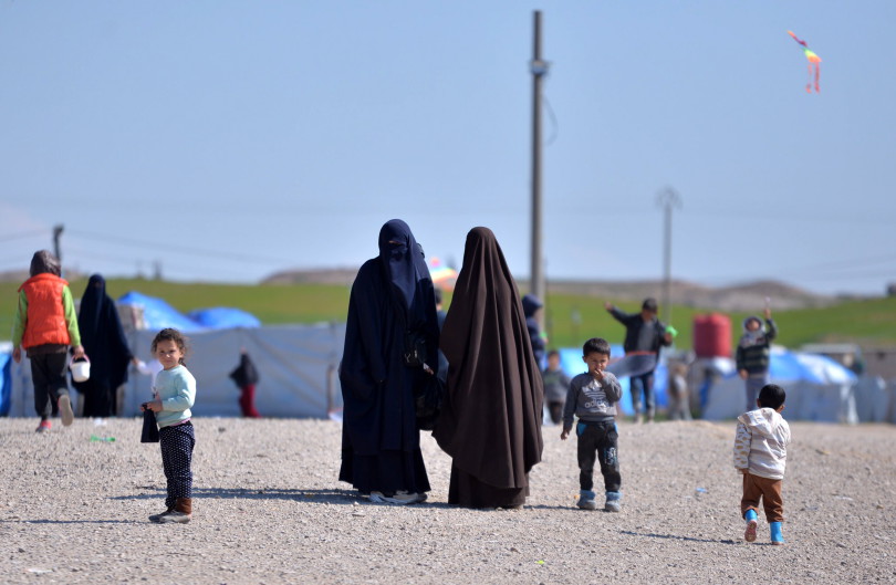 epa07393463 Unidentified women, reportedly wives of a suspected Islamic State (IS) fighters, walk at Roj refugees camp in Hasakah, northeast of Syria, 24 February 2019. The camp which is controlled by the US-backed Syrian Democratic Forces (SDF) houses over 300 families, most of them are wives and children of Islamic state (IS) fighters among them foreigners who arrived in the camp following the defeat of Islamic State group in its last strongholds in eastern Syria.  EPA/MURTAJA LATEEF
