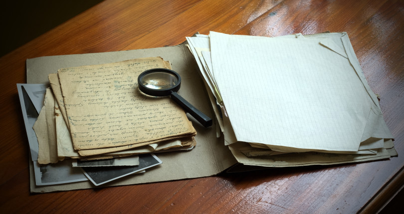 Vintage-Documents-With-Magnify