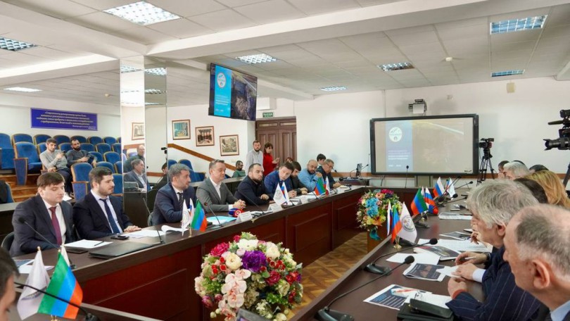 photo_5199939742064564981_y