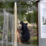 YEKATERINBURG, RUSSIA - MAY 21, 2019: Workers remove a permanent fence built in a central park square around the future construction site for St Catherine's Cathedral due for completion in 2023 to mark the city's upcoming 300th anniversary. Initial temporary fencing sparked local citizens' protests against the cathedral being built in the park square away from its historic spot, and was eventually pulled down on May 13. Donat Sorokin/TASS Ðîññèÿ. Åêàòåðèíáóðã. Äåìîíòàæ çàáîðà âîêðóã ñòðîèòåëüíîé ïëîùàäêè ñîáîðà ñâÿòîé Åêàòåðèíû â ñêâåðå íà íàáåðåæíîé ãîðîäñêîãî ïðóäà. Ñ 13 ìàÿ â ãîðîäå ïðîõîäÿò íåñîãëàñîâàííûå àêöèè ïðîòåñòà, ñâÿçàííûå ñ âûáîðîì ìåñòà ñòðîèòåëüñòâà ñîáîðà íå íà èñòîðè÷åñêîì ìåñòå, à â ñêâåðå íåïîäàëåêó. Ïðîòåñòóþùèå òðåáîâàëè äîïîëíèòåëüíîãî îáùåñòâåííîãî îáñóæäåíèÿ è äåìîíòàæà çàáîðà, îãðàæäàþùåãî ìåñòî ñòðîéêè. Â íàñòîÿùåå âðåìÿ ñòðîèòåëüñòâî ïðèîñòàíîâëåíî. Äîíàò Ñîðîêèí/ÒÀÑÑ